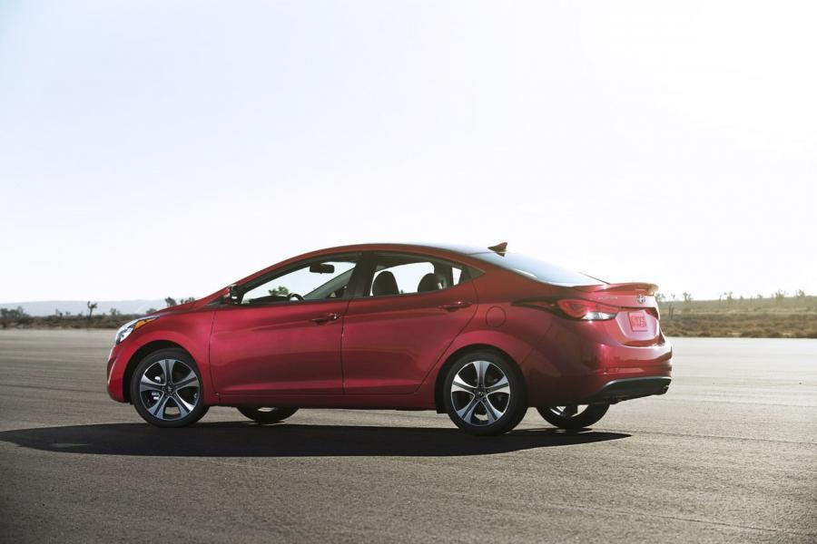  Hyundai Elantra 2014 года  (фото 3 из 39)